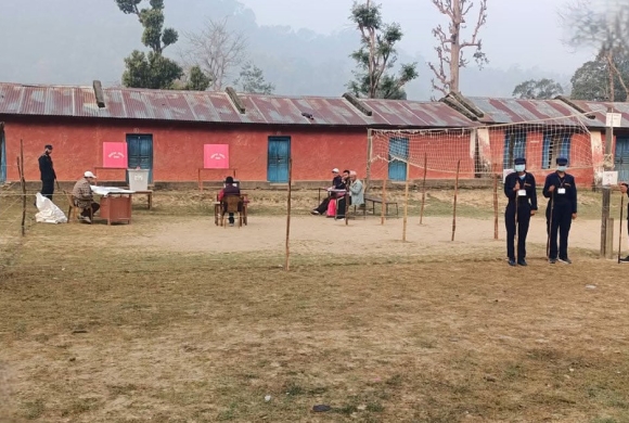 दाङका दुई केन्द्रमा अझै सुरु भएन मतदान प्रक्रिया, स्थानीयद्वारा निर्वाचन बहिष्कार