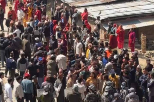 दोलखामा ५५ वटा मतपत्र लुटिए, मतदान स्थगित