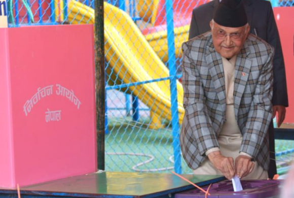 एमाले अध्यक्ष केपी शर्मा ओलीले मतदान गरे, आफैंलाई भोट हाल्न पाएनन्