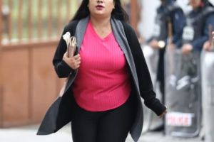 महेश बस्नेतलाई पक्राउ गर्न माग गर्दै शोभा पाठक प्रहरी परिसरमा