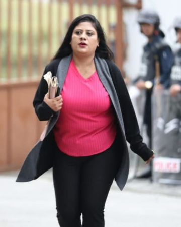 महेश बस्नेतलाई पक्राउ गर्न माग गर्दै शोभा पाठक प्रहरी परिसरमा