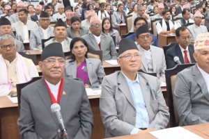 शपथ ग्रहण समारोह: प्रचण्ड-बादल सँगै, तर संवादविहीन