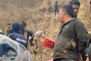 रामेछापमा निर्वाचन कर्मचारी सवार गाडी भीरबाट खस्यो, उद्धार कार्य जारी