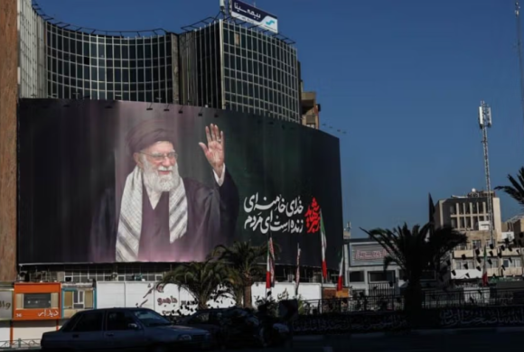 इरानका पूर्व सर्वोच्च नेता अली खामेनीको अन्त्येष्टि कार्यक्रम किन बारम्बार परिवर्तन भइरहेको छ?