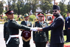 प्रधानमन्त्री शाहद्वारा नेपाली सेनाका उत्कृष्ट अधिकृत क्याडेटहरु सम्मानित