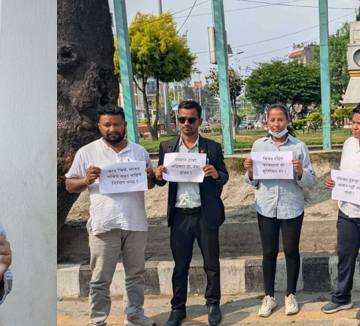 दलित भन्दै कोठाबाट निकालिएकी दिपा नेपालीको मौन विद्रोहः ‘सरकार, कोठा खाली छ?’