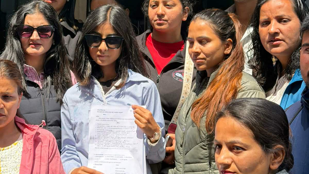 साइबर हिंसाविरुद्ध अमिशा पराजुली पुगिन् प्रहरीकोमा: सामाजिक सञ्जालमा चरित्रहत्या गर्नेमाथि कारबाहीको माग