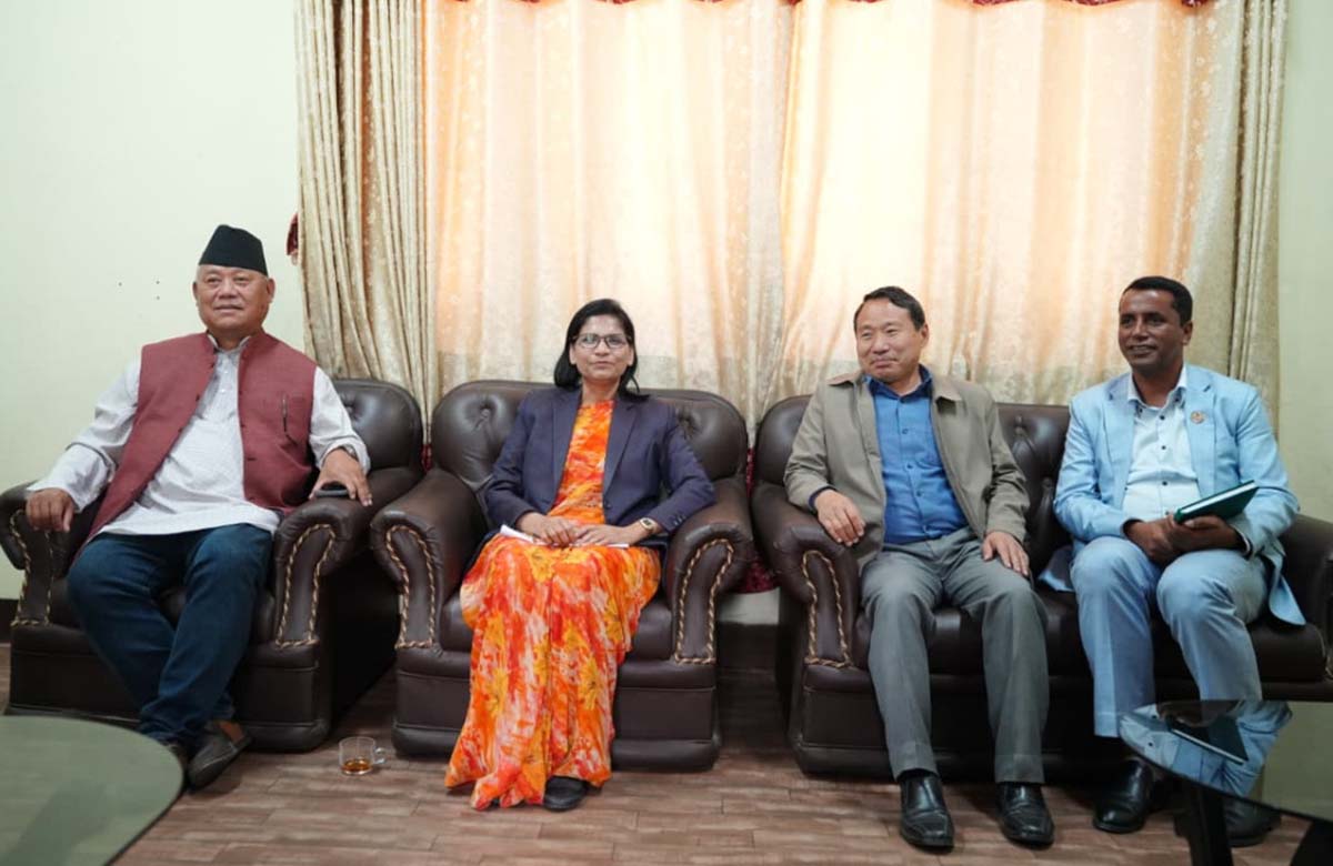 सरकारले ल्याउन लागेको अध्यादेशविरुद्ध साझा रणनीति बनाउन विपक्षी दलहरूबीच सिंहदरबारमा बैठक सुरु