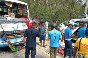 रुपन्देहीमा माइक्रो बस र ईभी ठोक्किँदा २ को मृत्यु, २७ जना घाइते