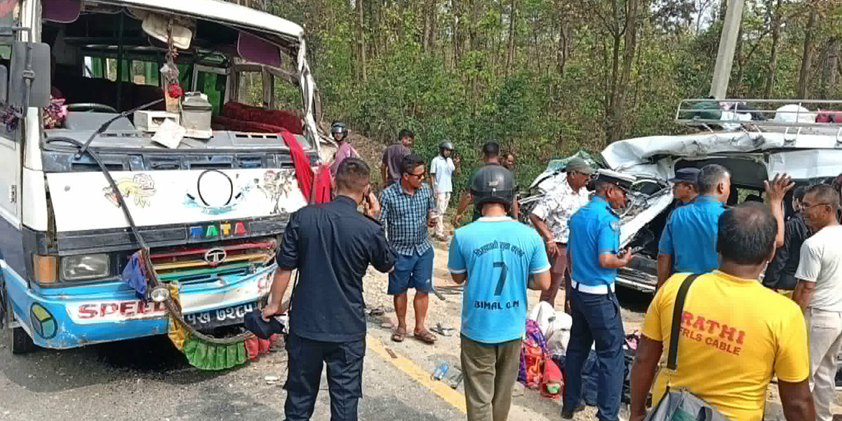 रुपन्देहीमा माइक्रो बस र ईभी ठोक्किँदा २ को मृत्यु, २७ जना घाइते