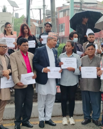 जातकै कारण कोठाबाट निकालिएकी दिपा नेपालीको ११ दिनदेखिको आन्दोलनः दलित आयोगको ऐक्यवद्धता