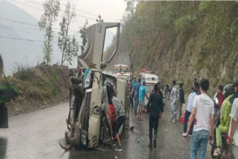 धादिङमा ईभी माइक्रो दुर्घटना, १२ जना घाइते