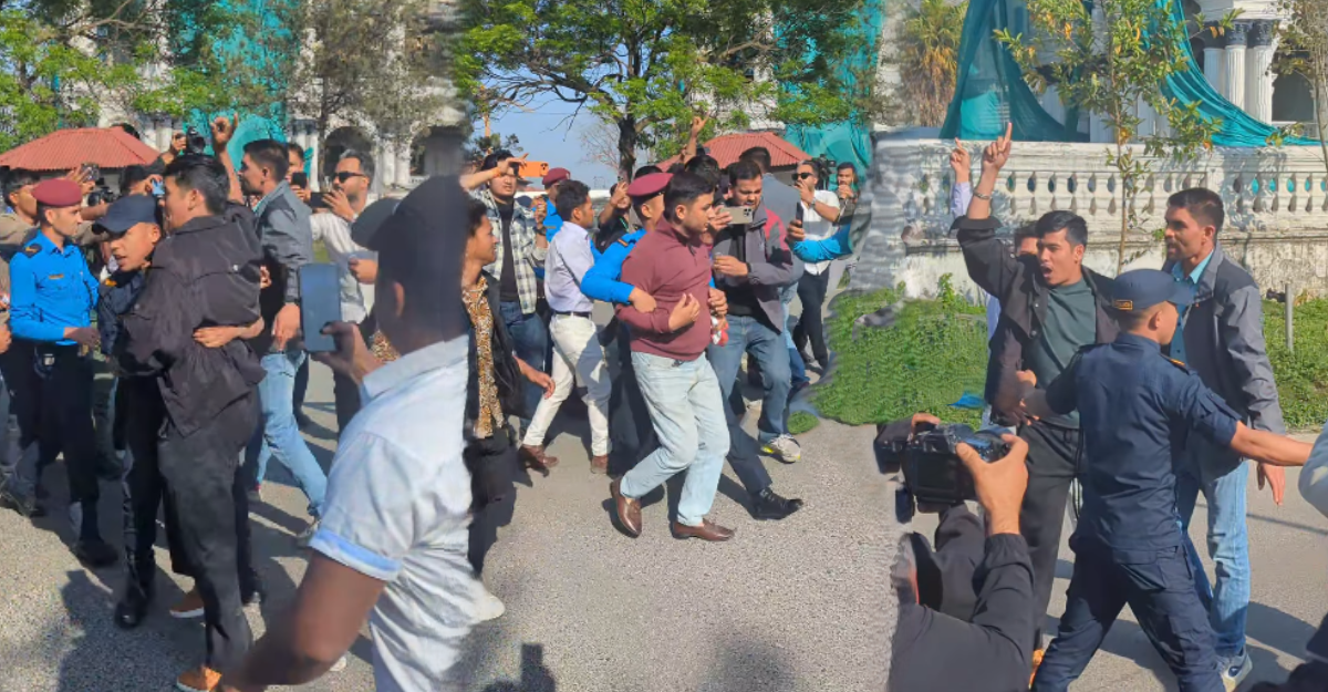 गृहमन्त्रीको राजिनामा माग गर्दै नेविसंघद्वारा सिंहदरबारभित्रै प्रदर्शन, ४ युवा पक्राउ