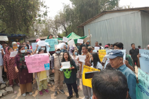 सुकुम्वासी बस्ती हटाउने सरकारको निर्णय बिरुद्ध थापाथलीका सुकुम्वासीद्वारा बिहानैदेखि प्रदर्शन