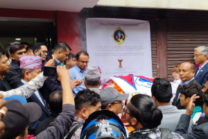 सगरमाथा आरोही विजय घिमिरे विश्वकर्माको पार्थिव शरिरमा अन्तिम श्रद्धाञ्जली अर्पण (फोटोफिचर)