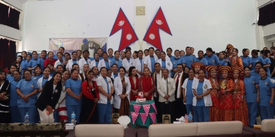 अन्तर्राष्ट्रिय नर्सिङ दिवसका अवसरमा नेपाल मेडिकल कलेजको नाटक ‘सेतो कोटभित्र लुकेको पीडा’ प्रदर्शन