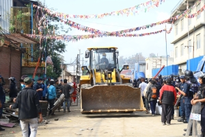 बल्खुस्थित सुकुम्बासी बस्तीमा डोजरः अतिक्रमण हटाउने अभियानको दोस्रो चरण सुरु