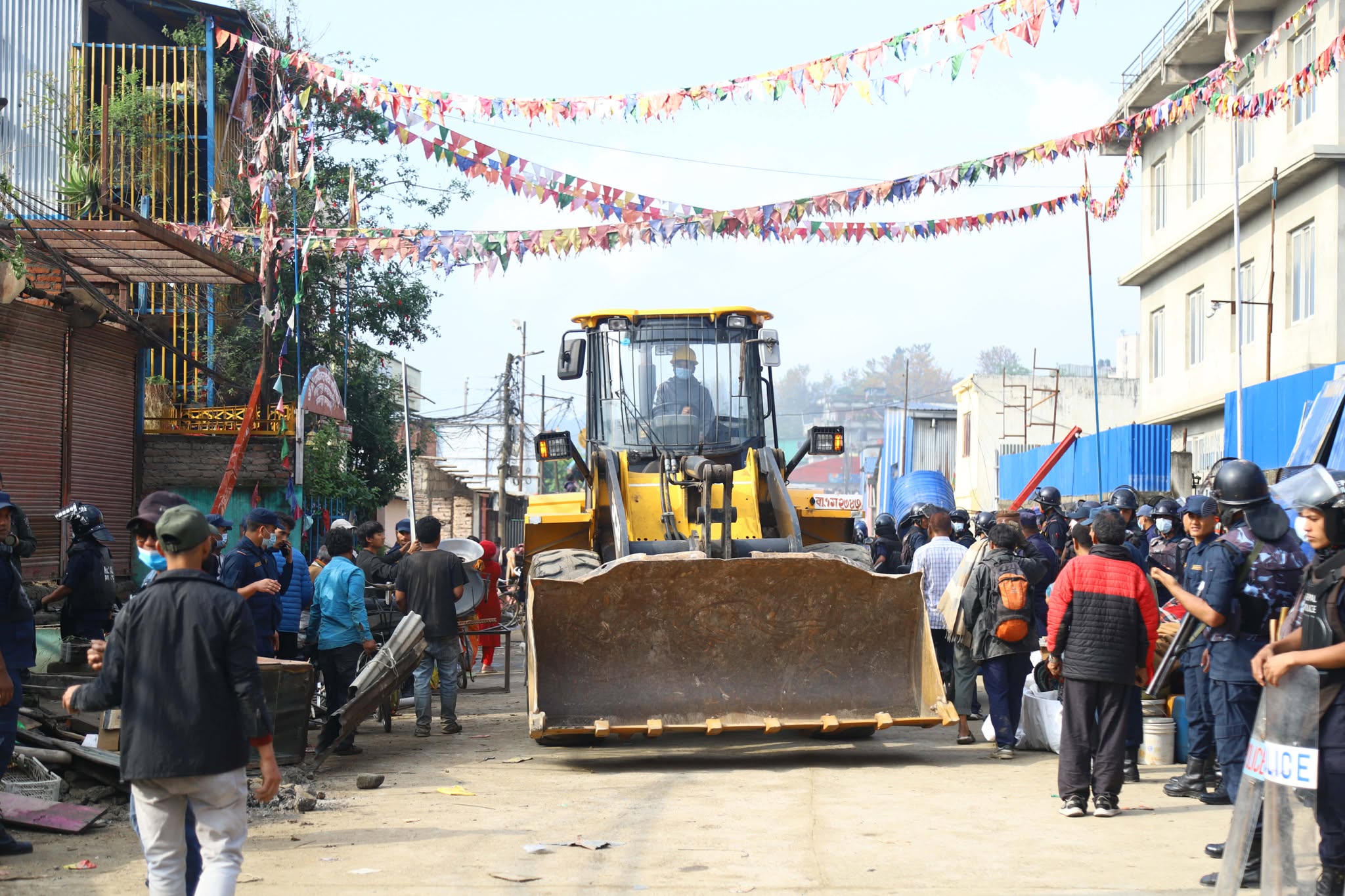 बल्खुस्थित सुकुम्बासी बस्तीमा डोजरः अतिक्रमण हटाउने अभियानको दोस्रो चरण सुरु