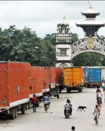 एमआरपी विवादका कारण वीरगन्ज भन्सारमा मालवाहक सवारी ठप्प, राजस्व संकलन प्रभावित