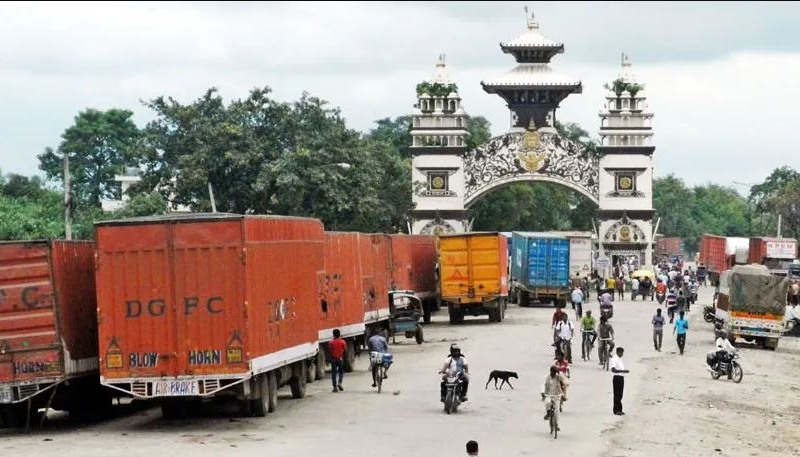 एमआरपी विवादका कारण वीरगन्ज भन्सारमा मालवाहक सवारी ठप्प, राजस्व संकलन प्रभावित