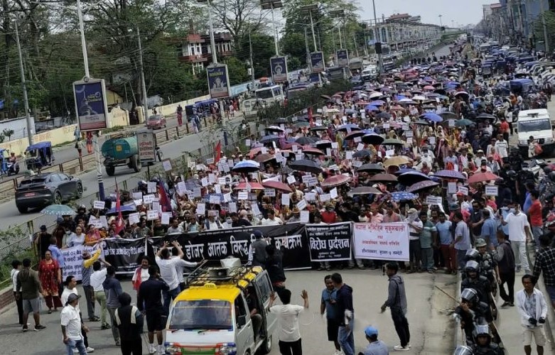 बिना विकल्प बस्ती नहटाउन भन्दै बुटवलका भूमिहीनद्वारा प्रदर्शन, प्रधानमन्त्रीको राजीनामा माग