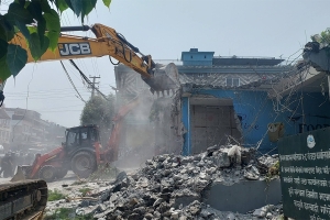 फिर्के खोला क्षेत्रको खोलाघर खाली गर्ने अभियान तीव्र, दुई दिनमै ५१ संरचनामाथि डोजर चल्यो