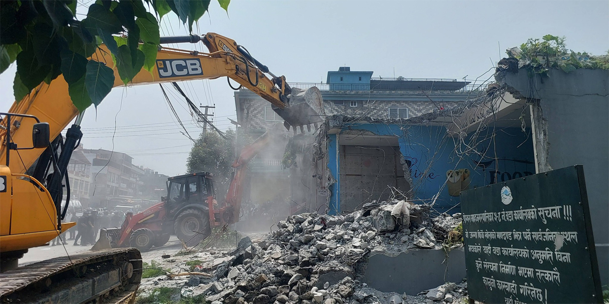 फिर्के खोला क्षेत्रको खोलाघर खाली गर्ने अभियान तीव्र, दुई दिनमै ५१ संरचनामाथि डोजर चल्यो
