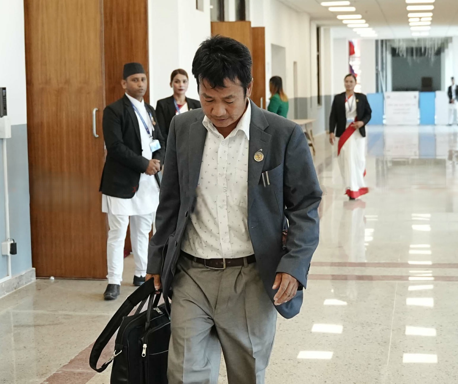 प्रधानमन्त्री अनुपस्थित भएपछि हर्क साम्पाङद्वारा संसद् बैठक बहिष्कार