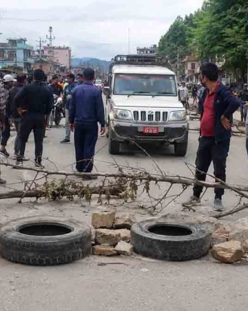 बाजुरा लाम्पाटा घटनाको छानबिन र न्यायको माग गर्दै कर्णाली करिडोर अनिश्चितकालका लागि बन्द
