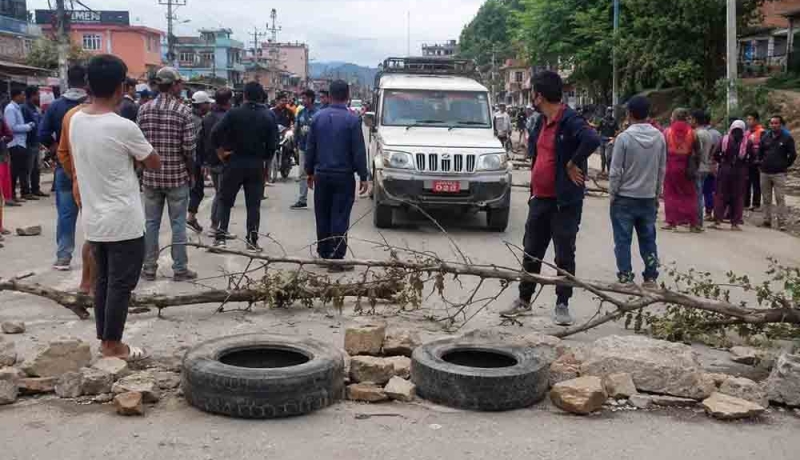 बाजुरा लाम्पाटा घटनाको छानबिन र न्यायको माग गर्दै कर्णाली करिडोर अनिश्चितकालका लागि बन्द