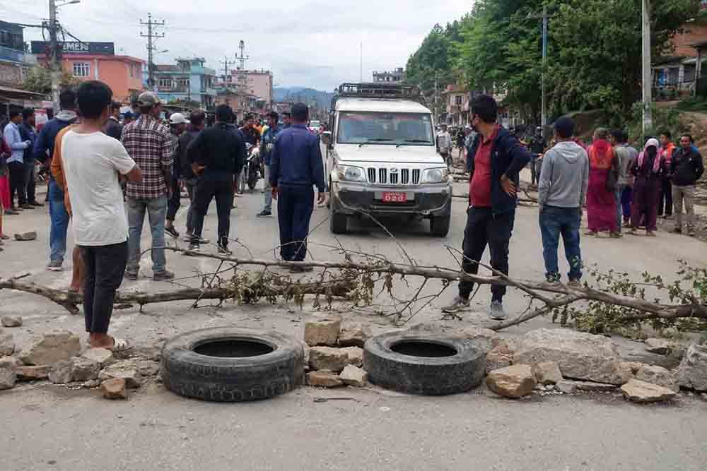 बाजुरा लाम्पाटा घटनाको छानबिन र न्यायको माग गर्दै कर्णाली करिडोर अनिश्चितकालका लागि बन्द