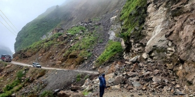 म्याग्दीको महभिरमा पहिरो खस्दा बेनी-जोमसोम-कोरला सडक अवरुद्ध