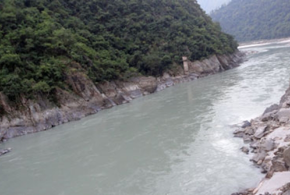 महाकाली नदी किनारबाट सशस्त्र प्रहरी जवानसहित दुई जना बेपत्ता, खोजी तीव्र