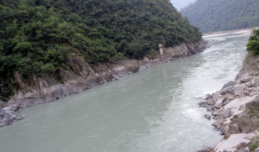 महाकाली नदी किनारबाट सशस्त्र प्रहरी जवानसहित दुई जना बेपत्ता, खोजी तीव्र