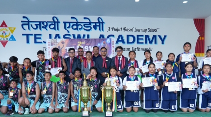 तेजस्वी कप बास्केटबलः मार्वलस ब्वाइज र भ्याली पब्लिक गल्र्स च्याम्पियन