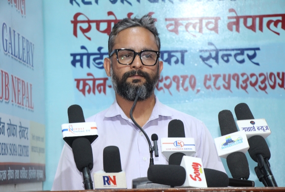 १९ जिल्लाका करिब ३ हजार विद्यार्थीलाई शैक्षिक सामग्री वितरण गरिँदै