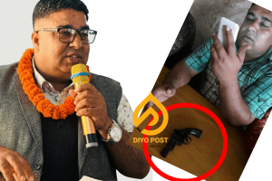 सिन्धुलीको गोलन्जोर गाउँपालिका उपाध्यक्ष पुकारको अगाडी रिभल्बर पेस्तोल, भन्छन्,‘युद्धकालको हो’