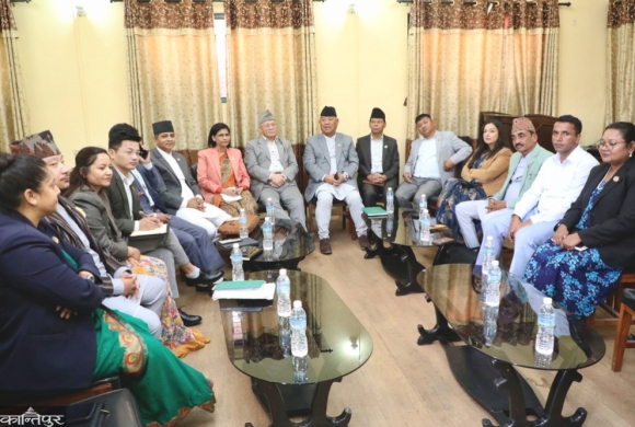 प्रधानमन्त्रीको अभिव्यक्तिविरुद्ध विपक्षी दलहरू आक्रामक, माफी नमागेसम्म संसद् अवरोध जारी रहने