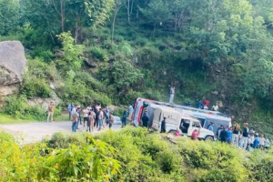 ब्रेक फेल हुँदा बाजुरामा बस दुर्घटना, २१ जना घाइते