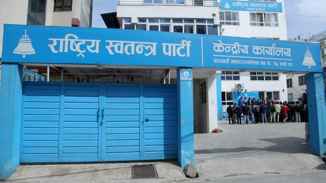 रास्वपाको बारा नगर अधिवेशन विवादमाः पारदर्शिताको माग गर्दै कार्यकर्ताद्वारा केन्द्रीय कार्यालयमा धर्ना