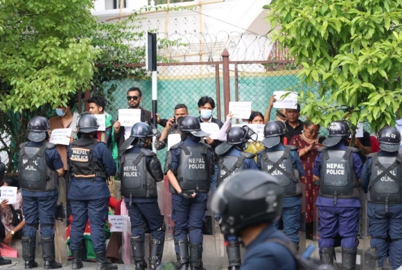राष्ट्रपति कार्यालय अगाडि जेनजी थुनुवाका अभिभावकद्वारा प्रदर्शन