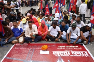 सुस्ता बचाउन राजधानीमा धर्ना, राशनसहित काठमाडौं पुगे सुस्तावासी