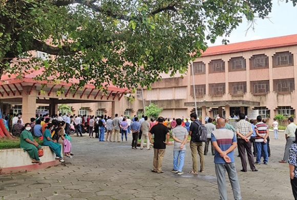 बीपी स्वास्थ्य प्रतिष्ठानमा बिचौलियाको काम गर्दै आएका १२ जना पक्राउ