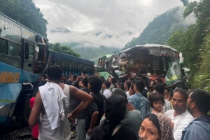 नारायणगढ-मुग्लिन सडक अन्तर्गत जलबिरेमा बस र ट्रक ठोक्किँदा ३० जना घाइते, एकको अवस्था गम्भीर