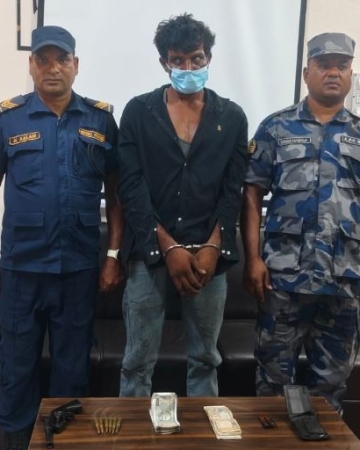 कटुवा पेस्तोलसहित पक्राउ परेका व्यक्तिको साथमा नगद र लागुऔषध पनि बरामद