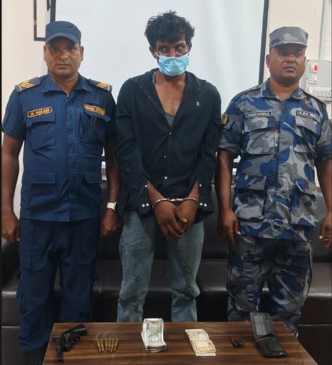 कटुवा पेस्तोलसहित पक्राउ परेका व्यक्तिको साथमा नगद र लागुऔषध पनि बरामद