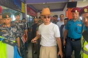 तस्करीमा शंकापछि गृहमन्त्री गुरुङद्वारा झापाका सशस्त्र र जनपथका प्रहरीको मोबाइल जफत