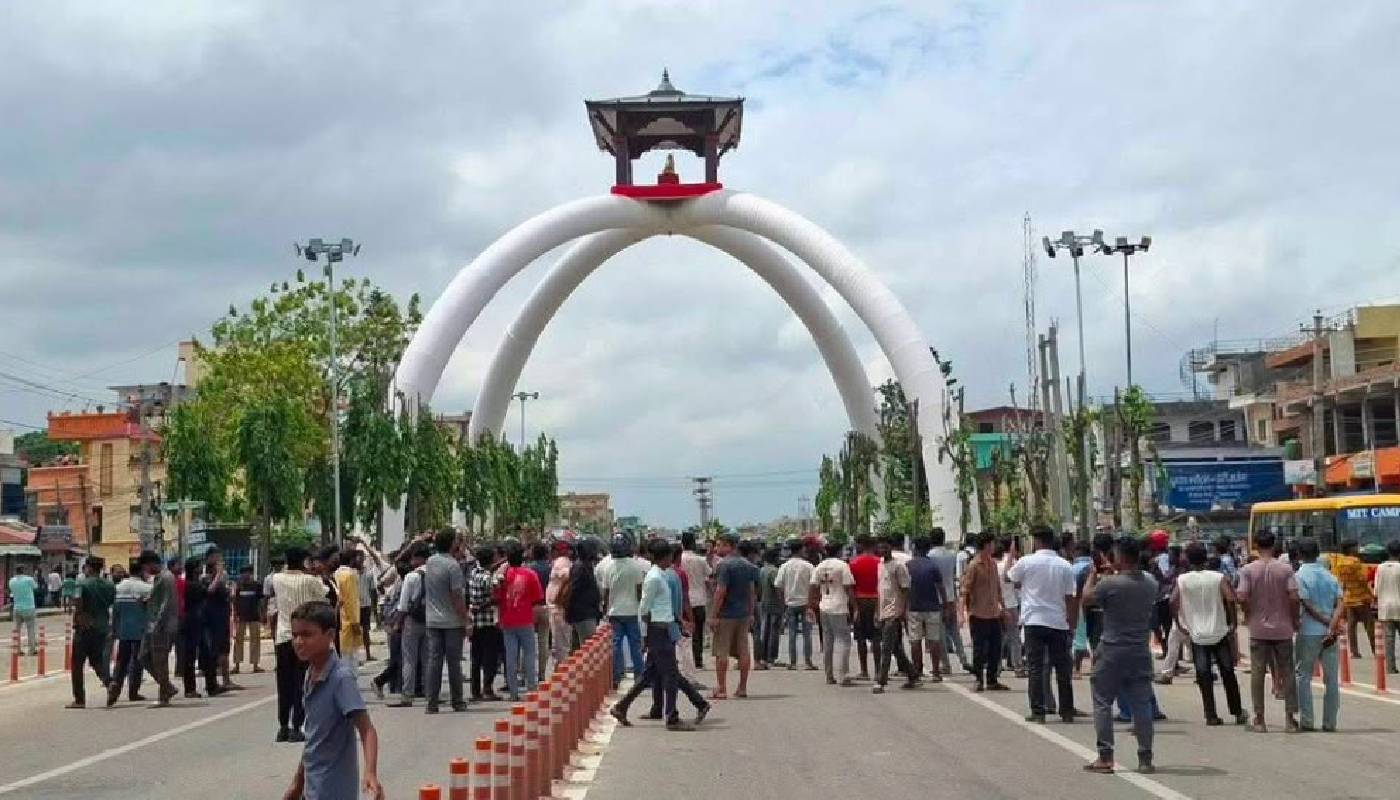धनुषामा पनि लगायो अनिश्चितकालीन कर्फ्यु