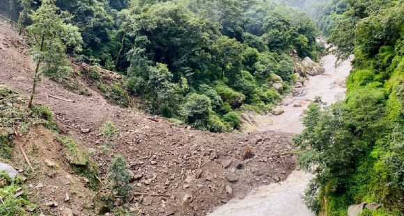 चीनतर्फको पहिरोले भोटेकोसीको बहाव प्रभावित, तटीय क्षेत्रमा सतर्कता
