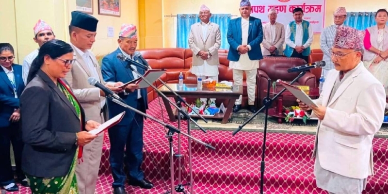 लुम्बिनीका नवनियुक्त तीन मन्त्रीद्वारा शपथ ग्रहण